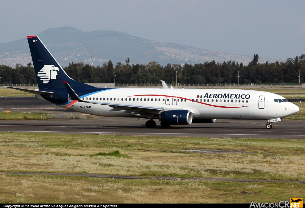 N957AM - Boeing 737-852 - Aeromexico
