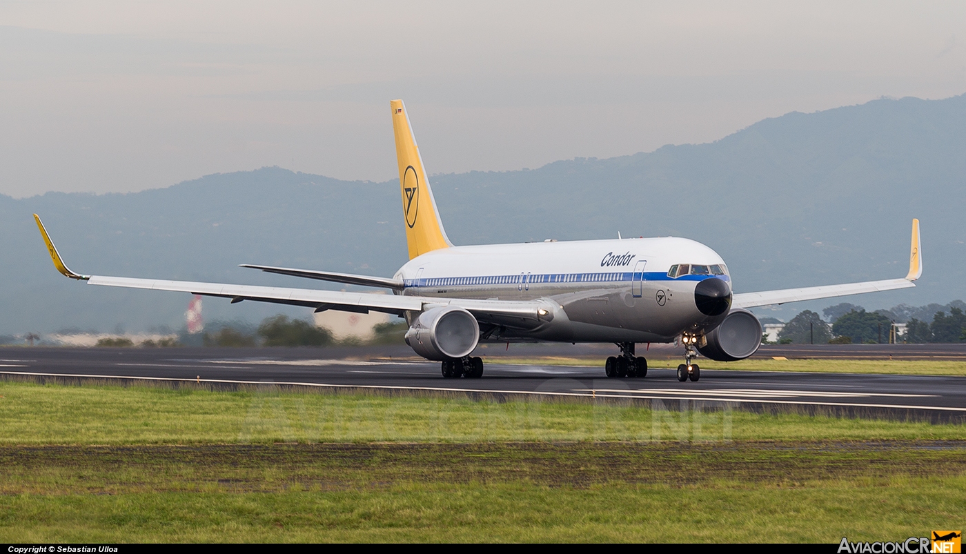 D-ABUM - Boeing 767-31B(ER) - Condor