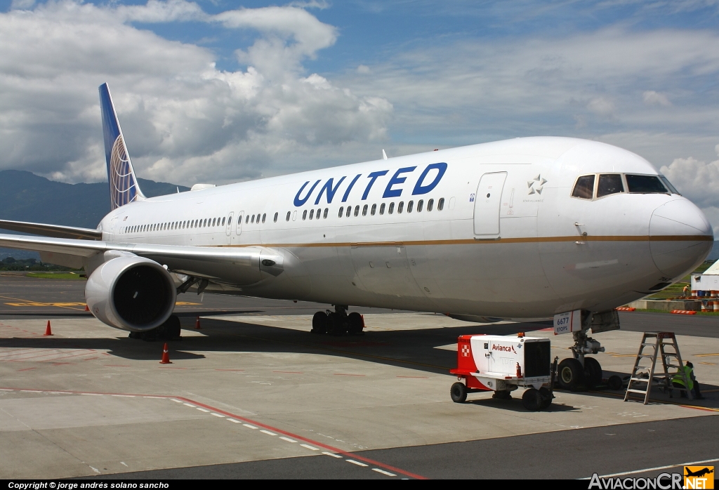 N677UA - Boeing 767-322/ER - United Airlines