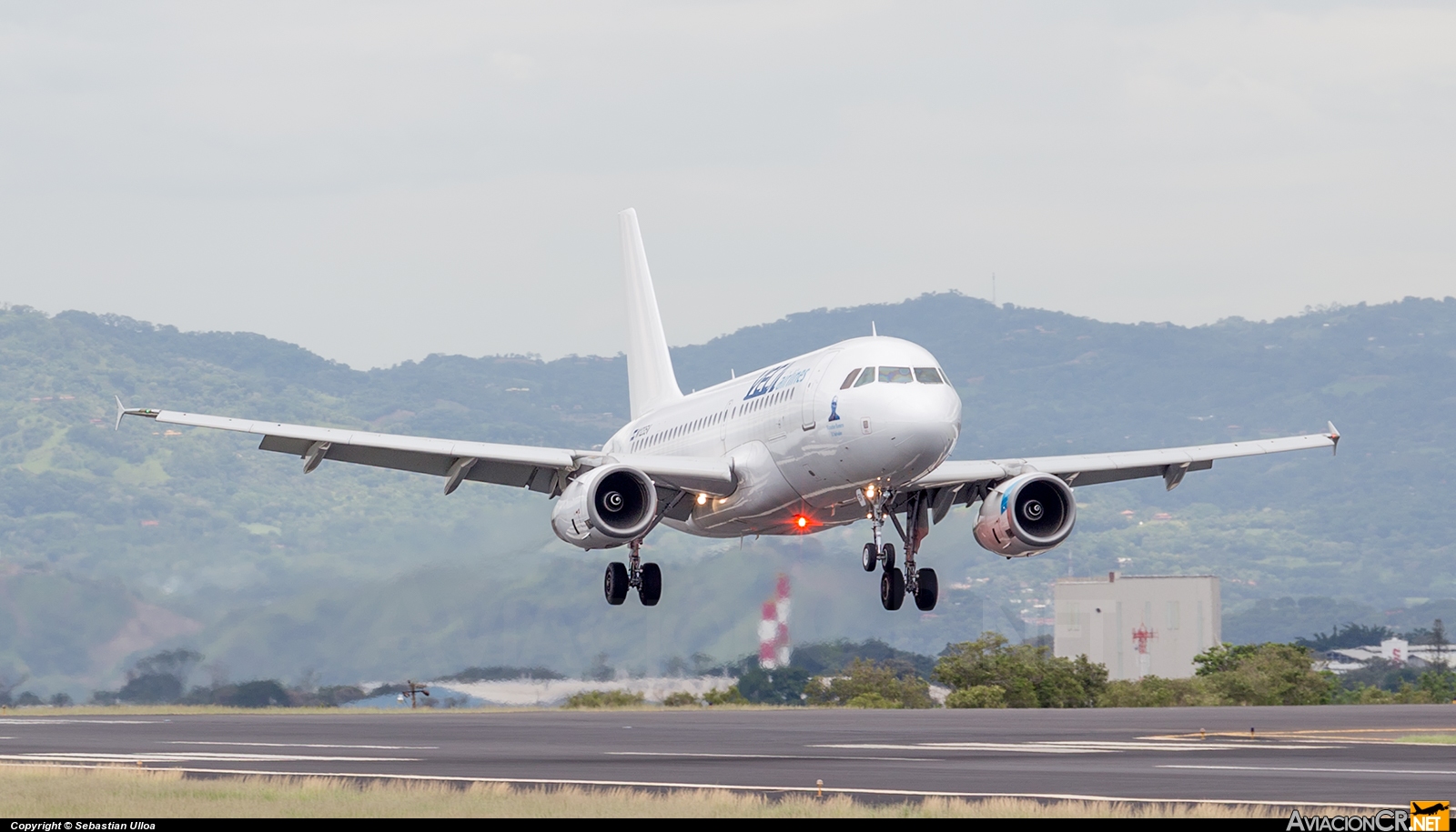 N1235V - Airbus A319-132 - VECA