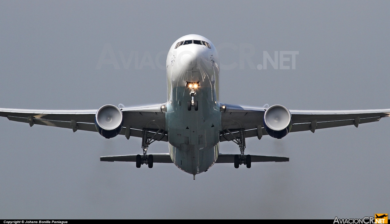 D-ABUI - Boeing 767-330/ER - Condor