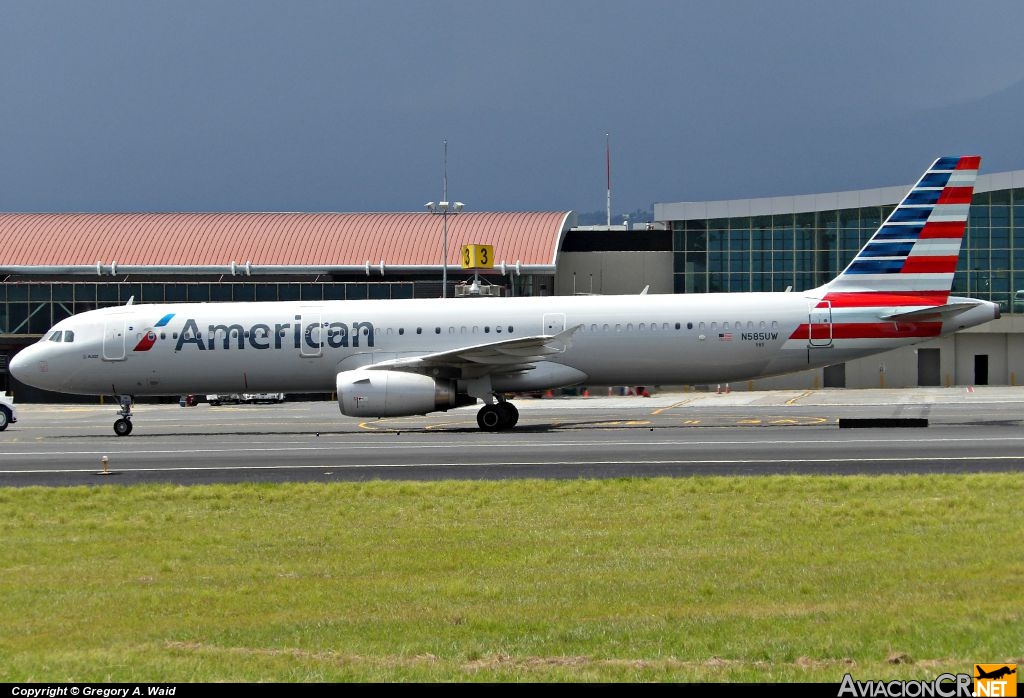 N585UW - Airbus A321-231 - American Airlines