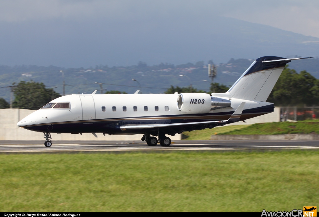 N203 - Canadair CL-600-2B16 Challenger 604 - Privado