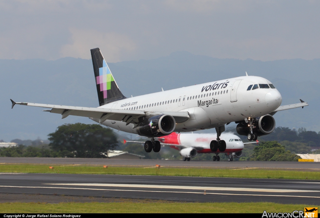 XA-VOM - Airbus A320-232 - Volaris
