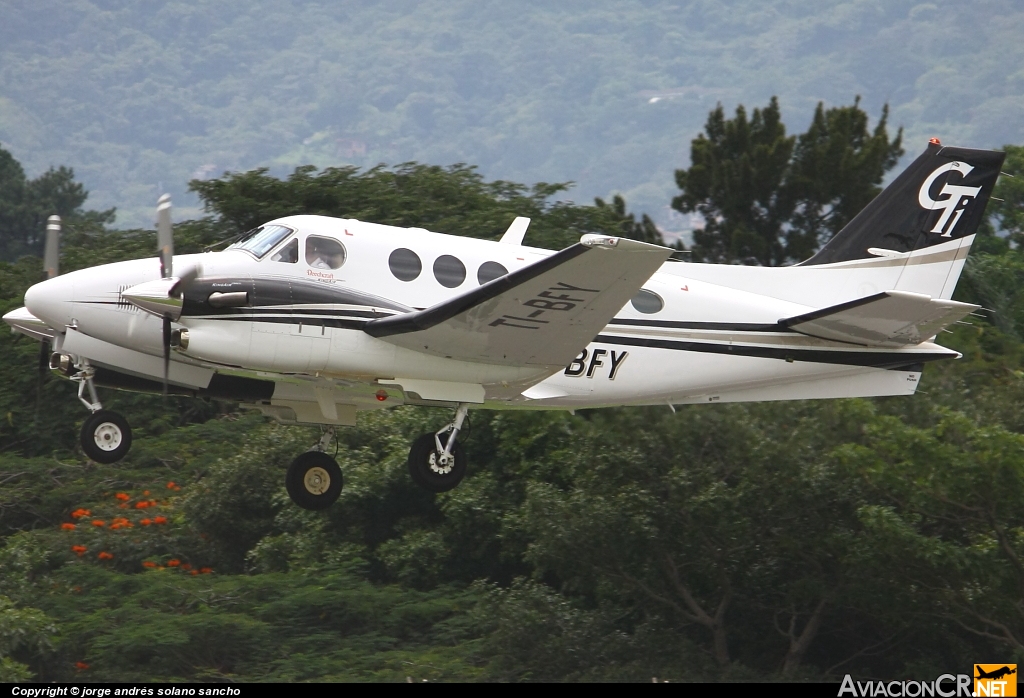 TI-BFY - Beechcraft C90A King Air - Privado