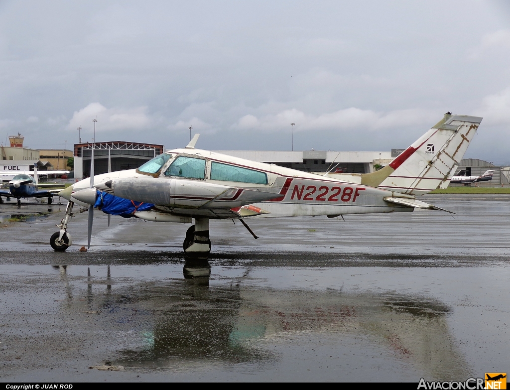 N2228F - Cessna 310L - Privado