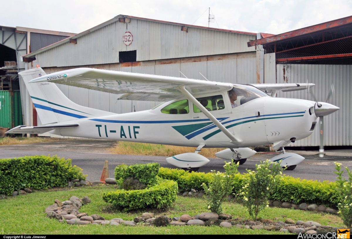 TI-AIF - Cessna 182L - Privado