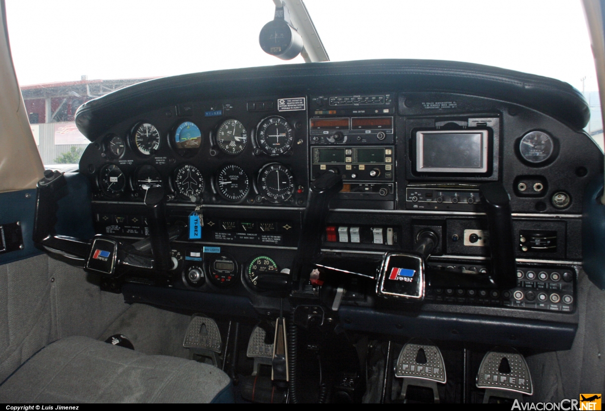TI-BEZ - Piper PA-28-181 Archer II - CPEA - Escuela de Aviación