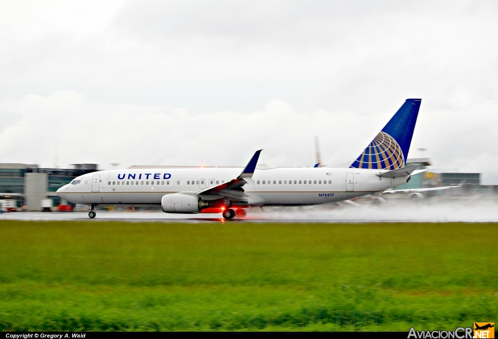 N76517 - Boeing 737-824 - United Airlines