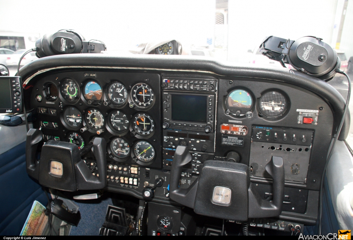 TI-AUM - Cessna R172K Hawk XP II - Privado