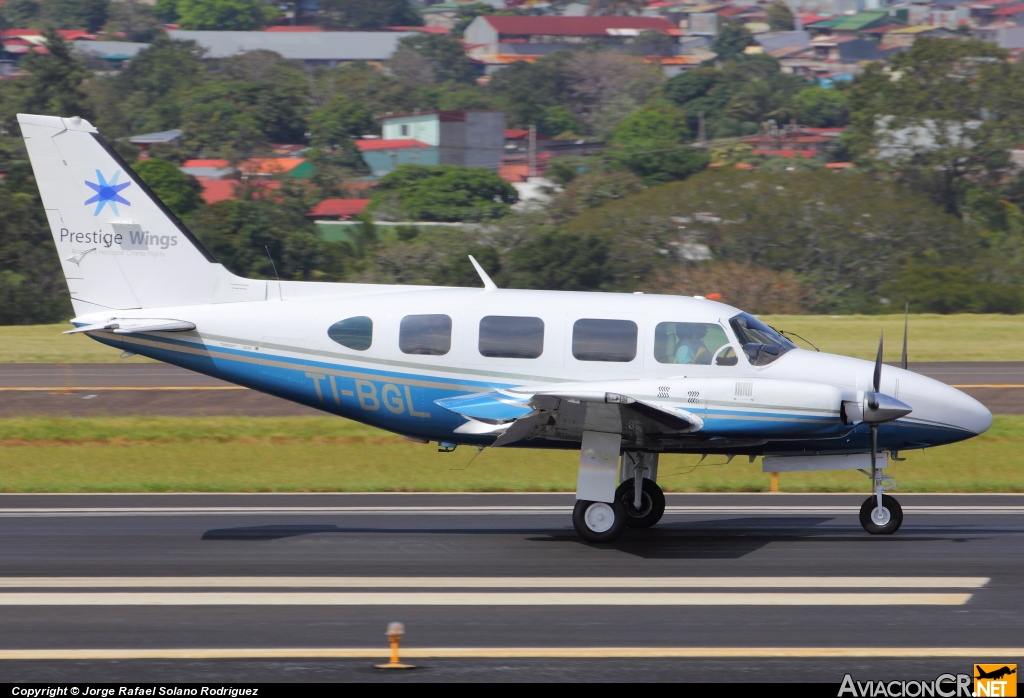TI-BGL - Piper PA-31-325 Navajo C/R - Prestige Wings