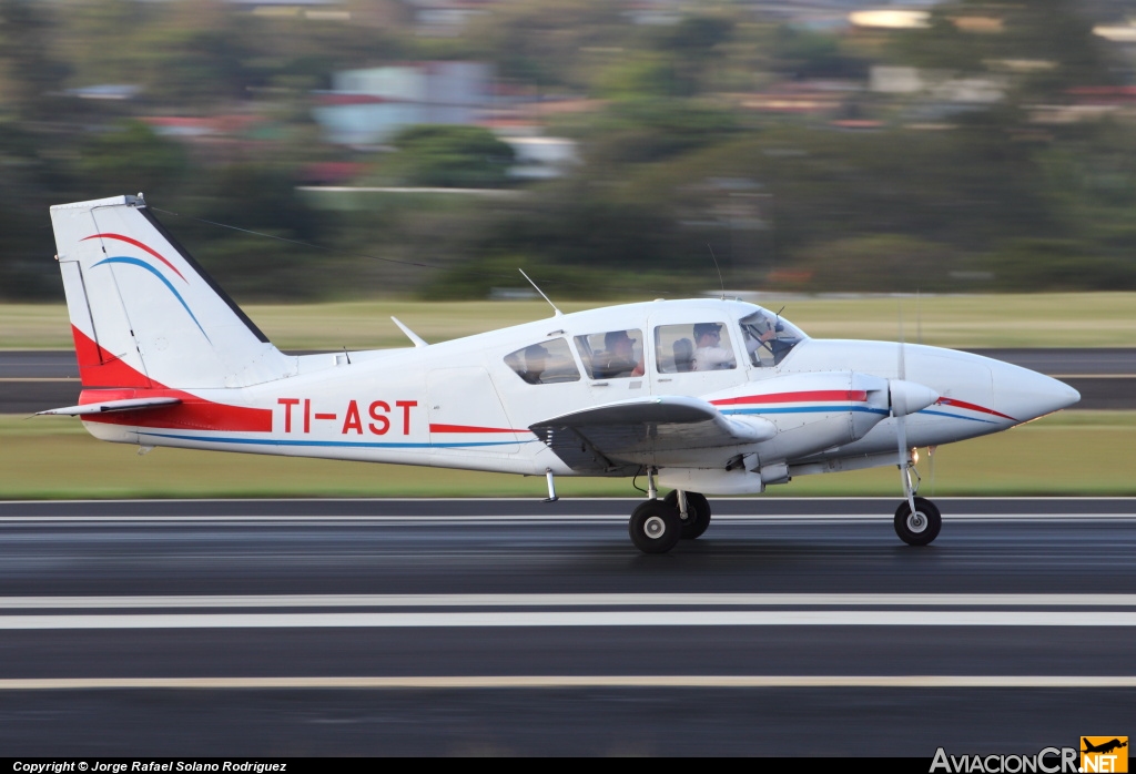 TI-AST - Piper PA-23-250 Aztec E - Aviones Taxi Aéreo S.A (ATASA)