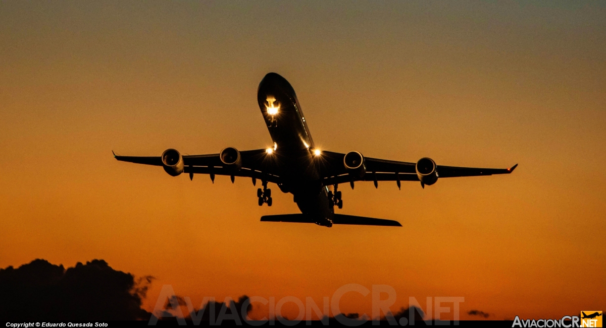 EC-IOB - Airbus A340-642 - Iberia