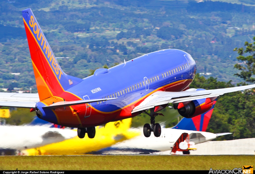 N266WN - Boeing 737-7H4 - Southwest Airlines