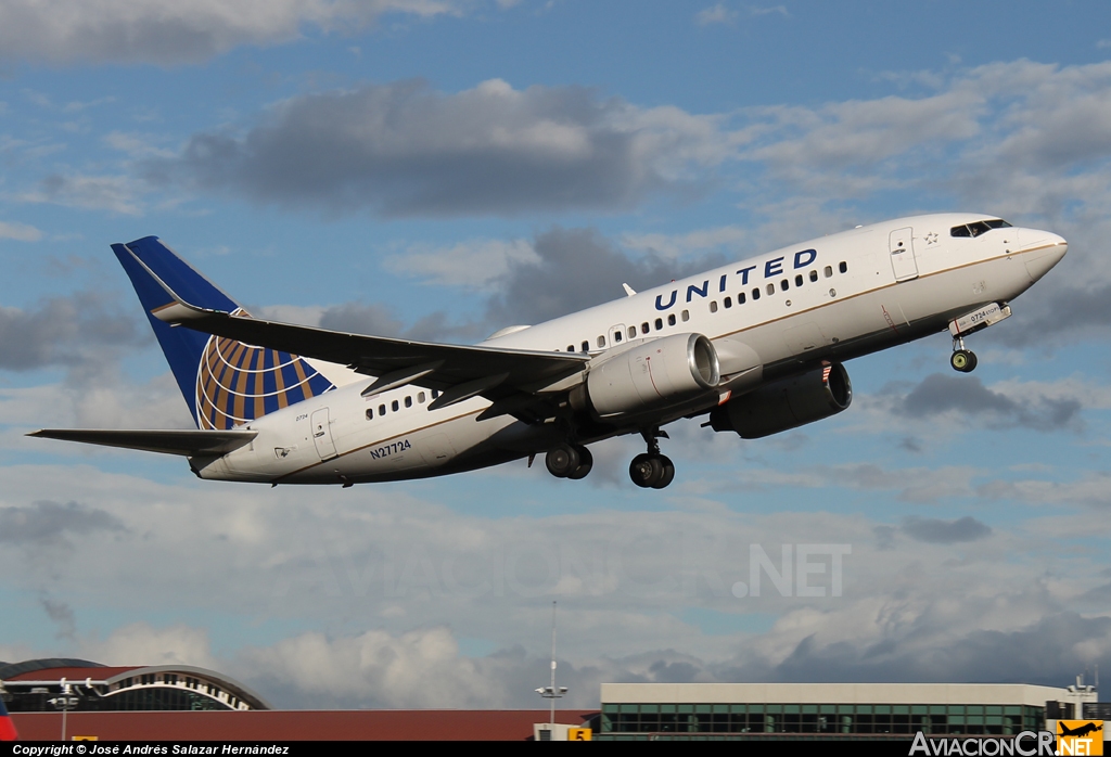 N27724 - Boeing 737-724 - United Airlines
