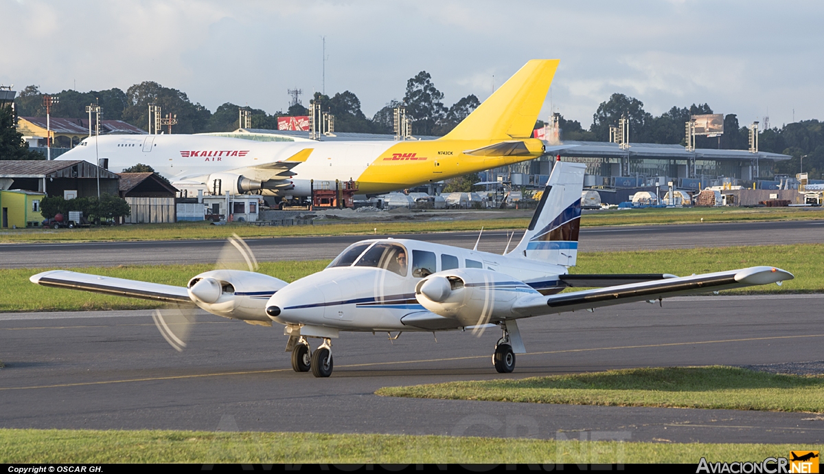 N2889Q - Piper PA-34-200T Seneca - Privado