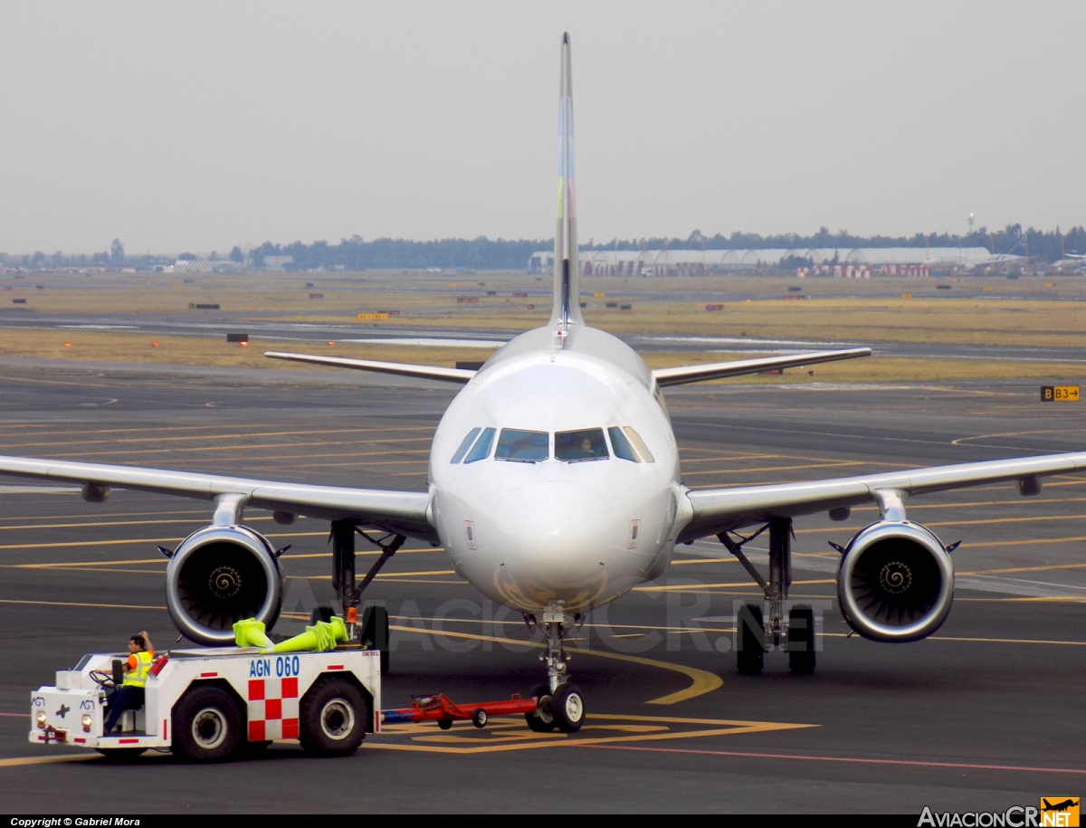 XA-VLH - Airbus A321-231 - Volaris