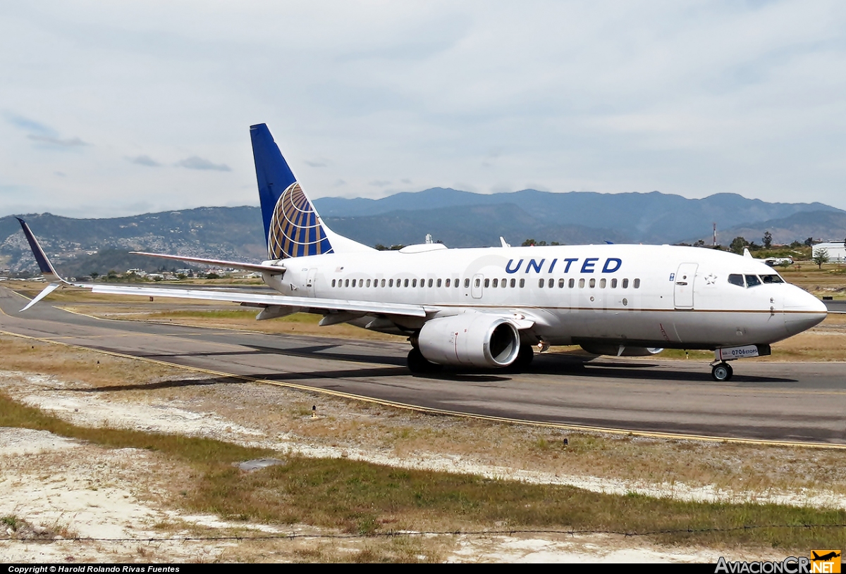 N24706 - Boeing 737-724 - United Airlines