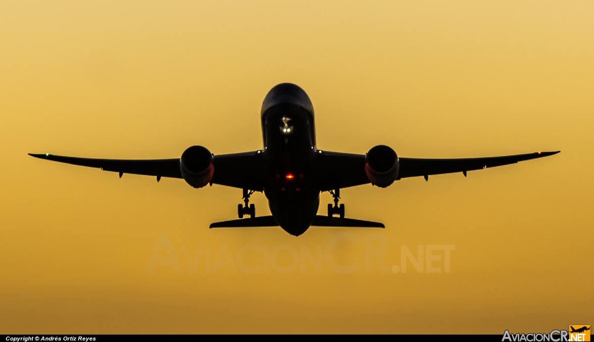 G-TUII - Boeing 787-8 Dreamliner - Thomson Airways