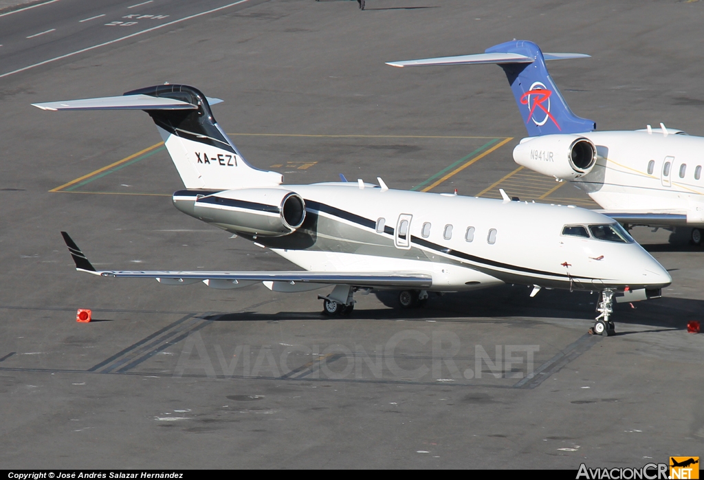 XA-EZI - Bombardier BD-100-1A10 Challenger 300 - Privado