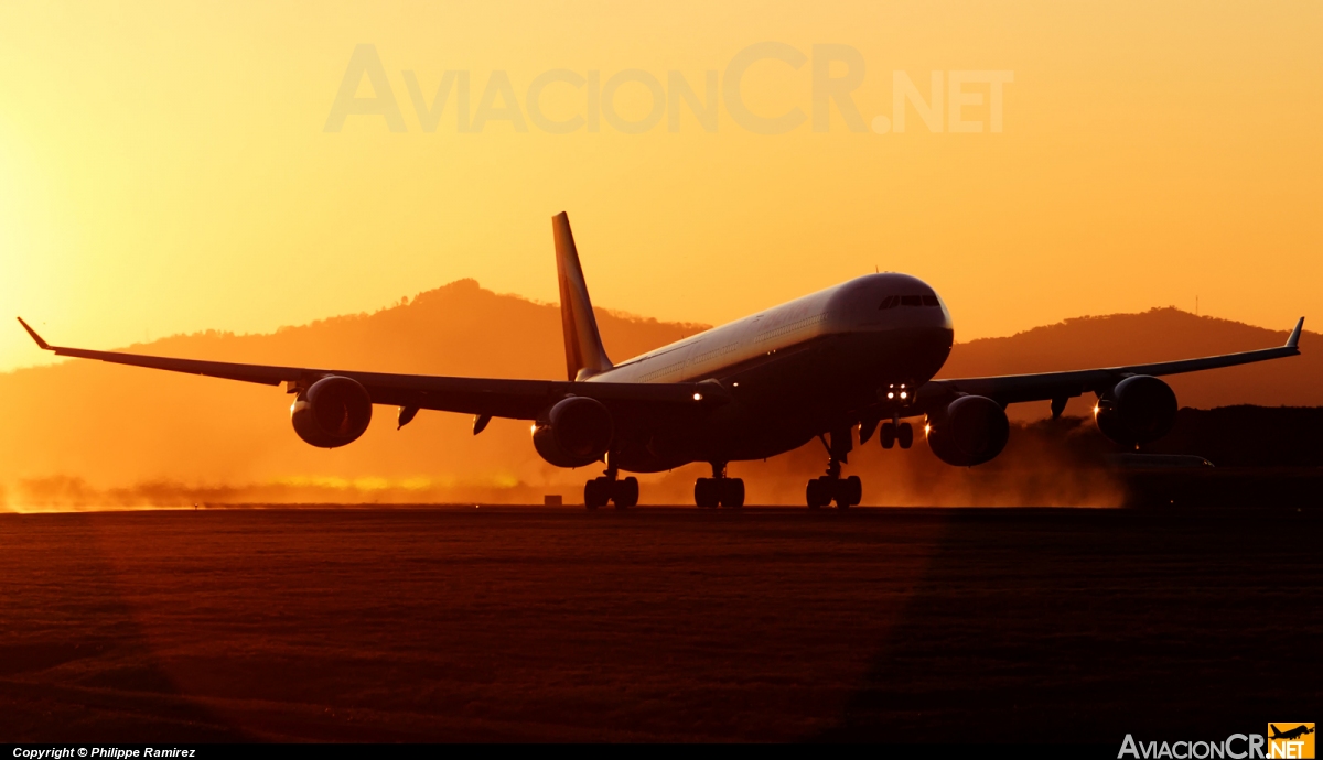 EC-IZX - Airbus A340-642 - Iberia