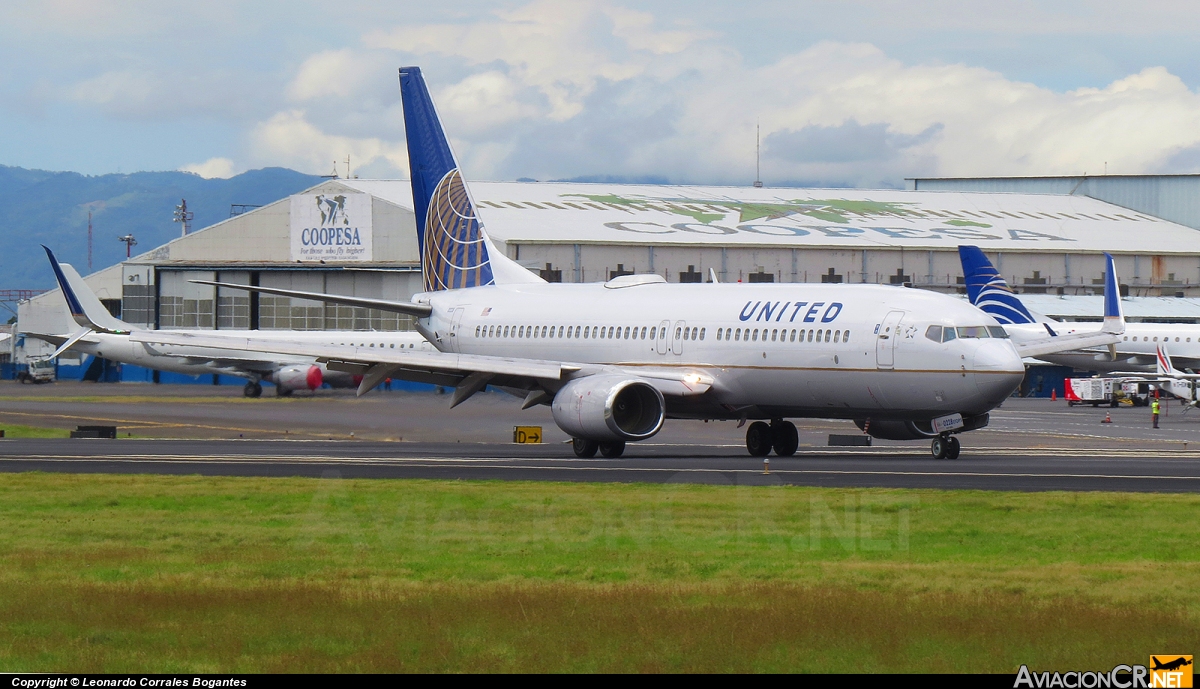 N14228 - Boeing 737-824 - United Airlines