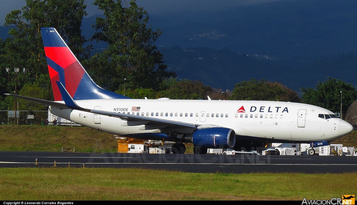 N310DE - Boeing 737-732 - Delta Airlines
