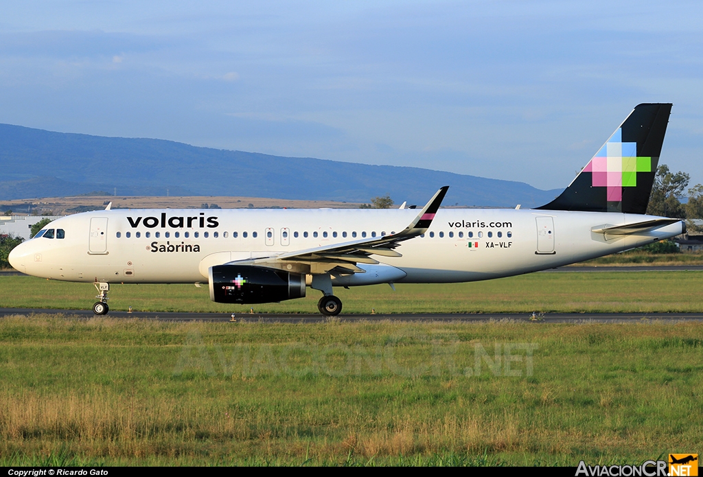 XA-VLF - Airbus A320-233 - Volaris