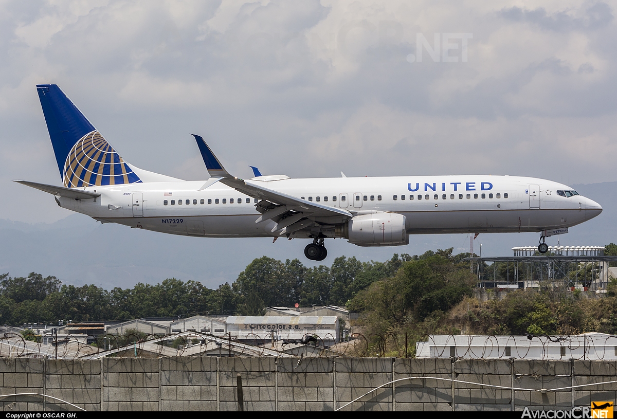 N17229 - Boeing 737-824 - United Airlines