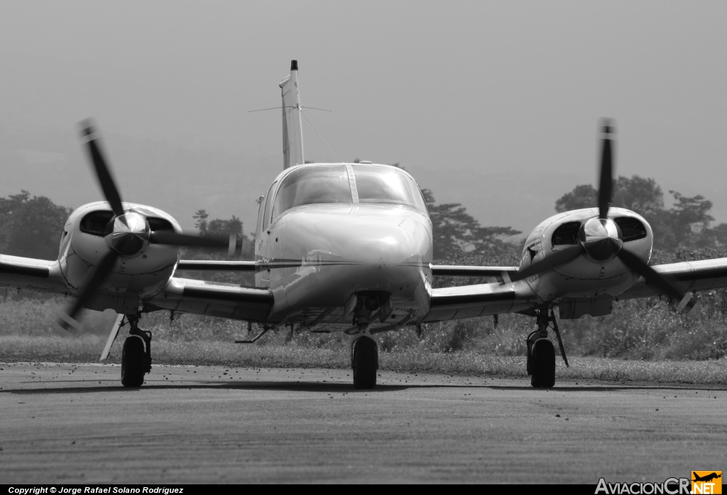TI-API - Piper PA-34-200T Seneca II - ECDEA - Escuela Costarricense de Aviación