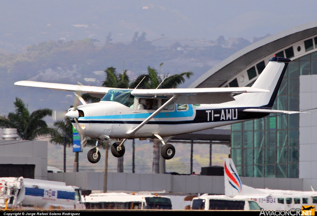 TI-AWU - Cessna U206F Stationair - Privado