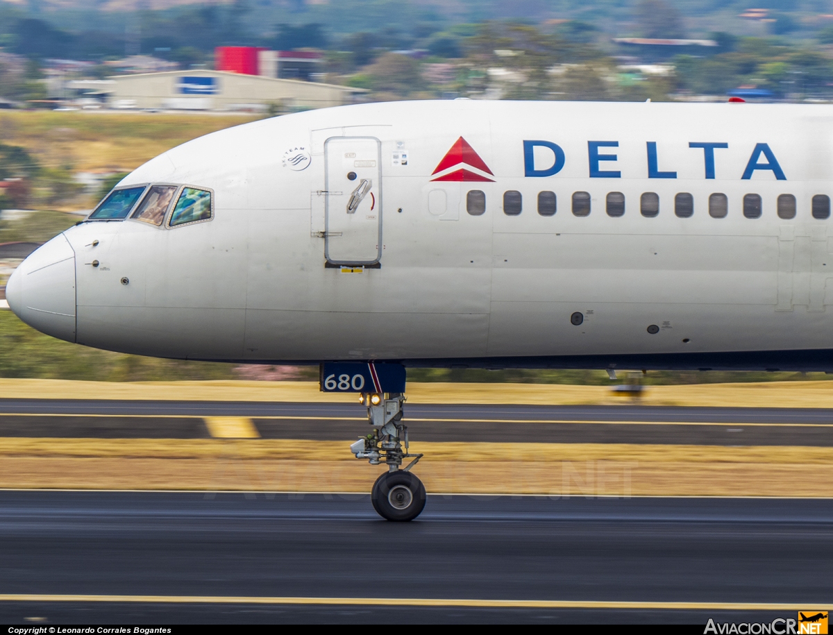 N680DA - Boeing 757-232 - Delta Air Lines