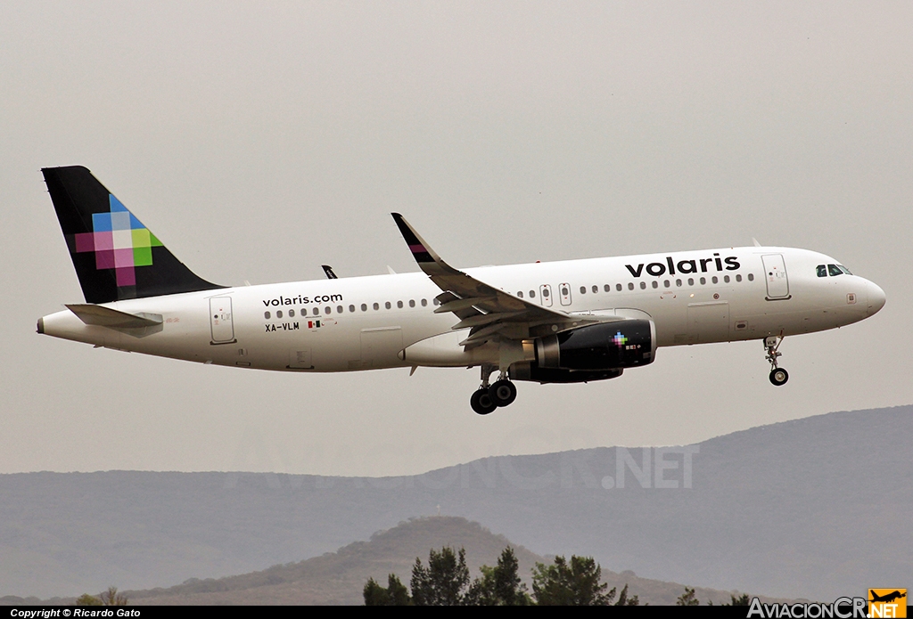 XA-VLM - Airbus A320-233 - Volaris