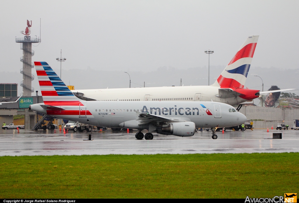 N711UW - Airbus A319-112 - American Airlines