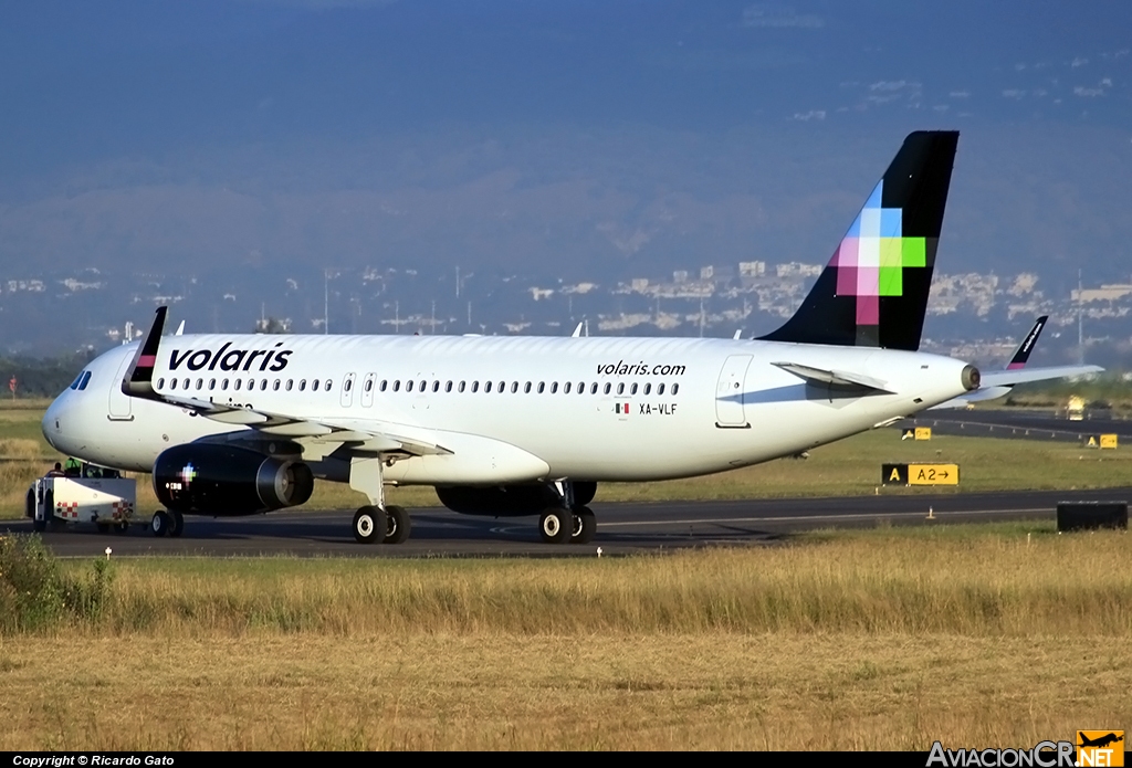 XA-VLF - Airbus A320-233 - Volaris