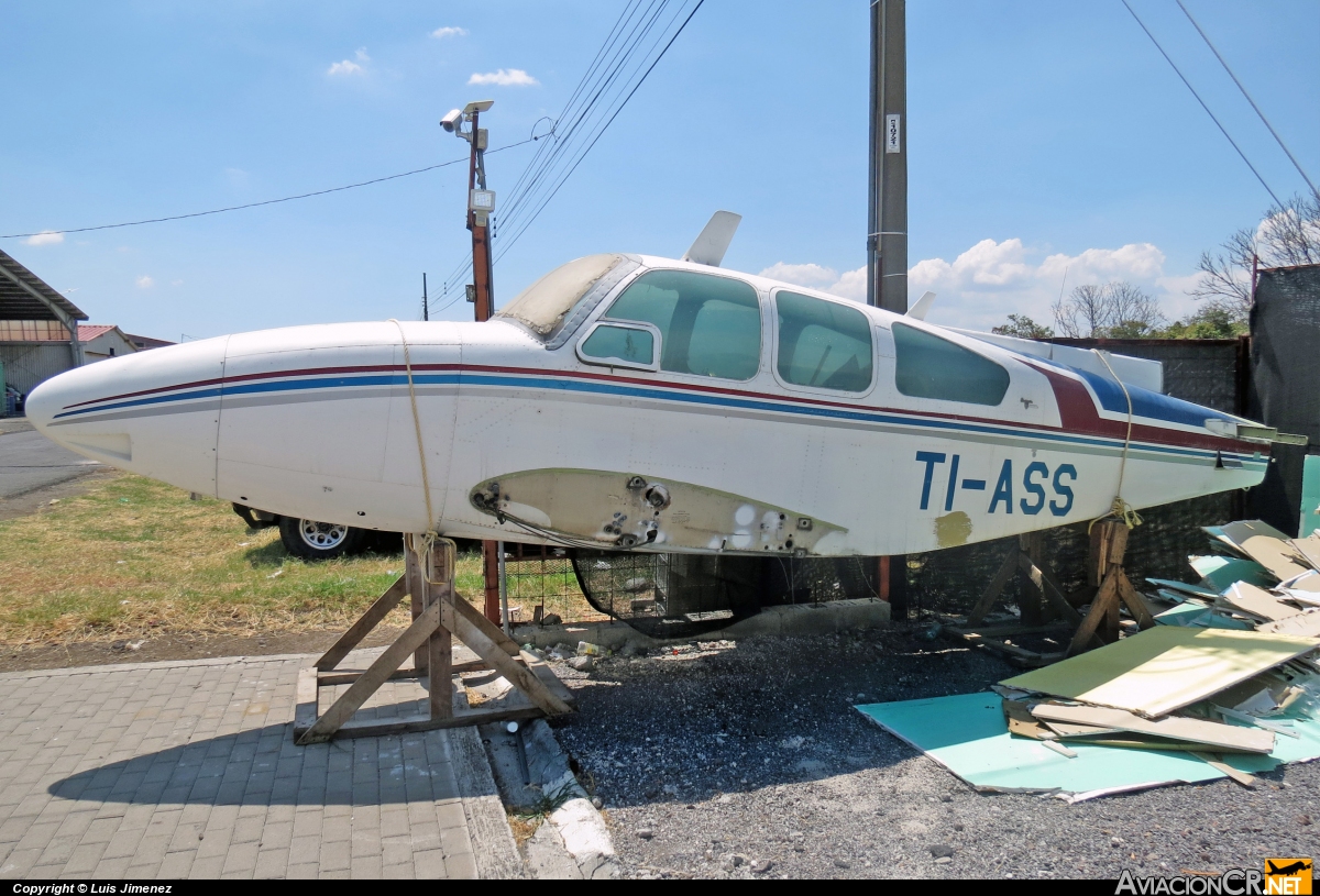 TI-ASS - Beechcraft A55 Baron - Aerobell