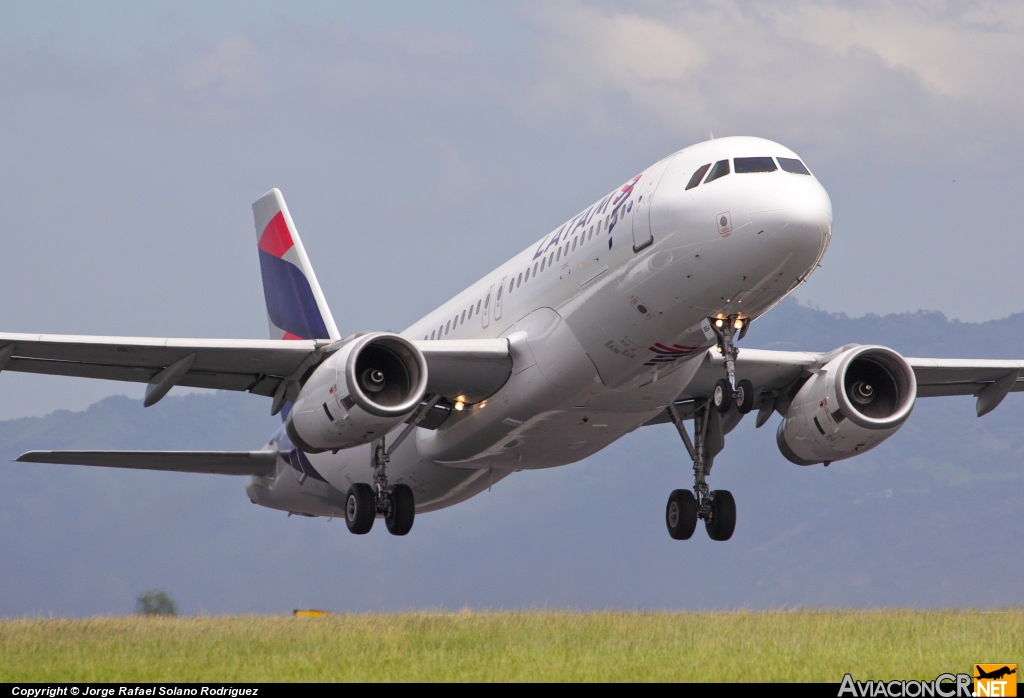 LV-BSJ - Airbus A320-233 - LATAM Argentina