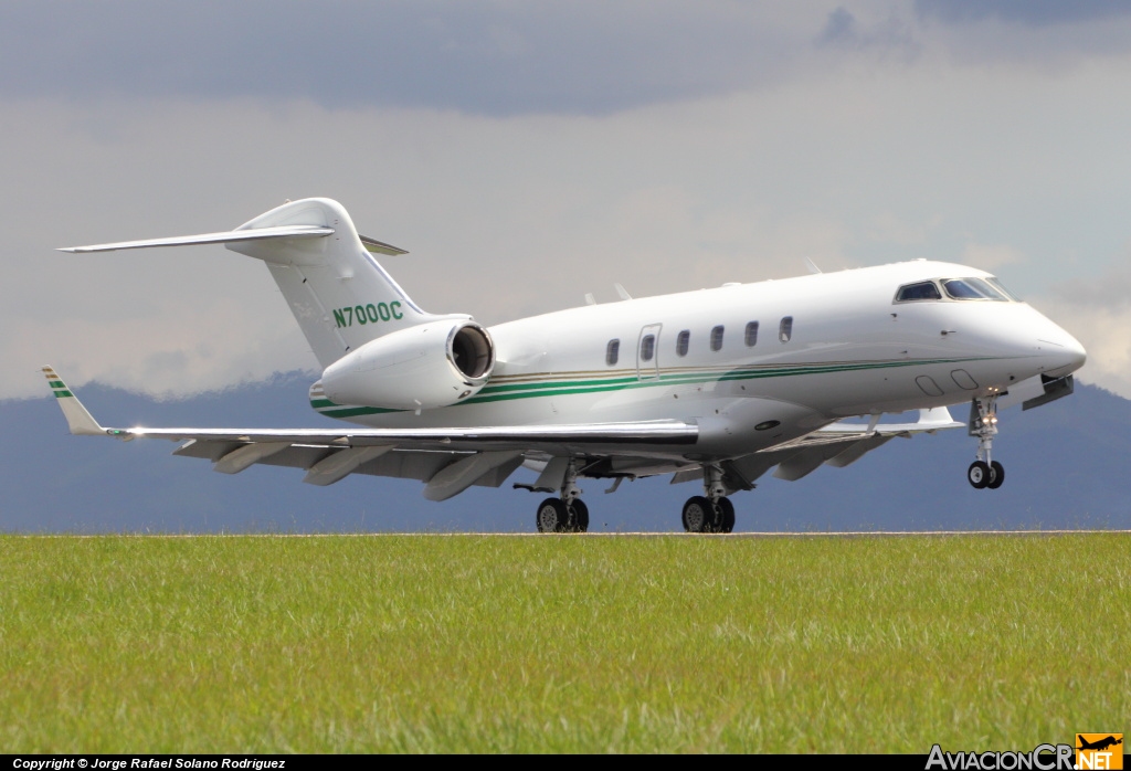 N7000C - Bombardier BD-100-1A10 Challenger 300 - Privado