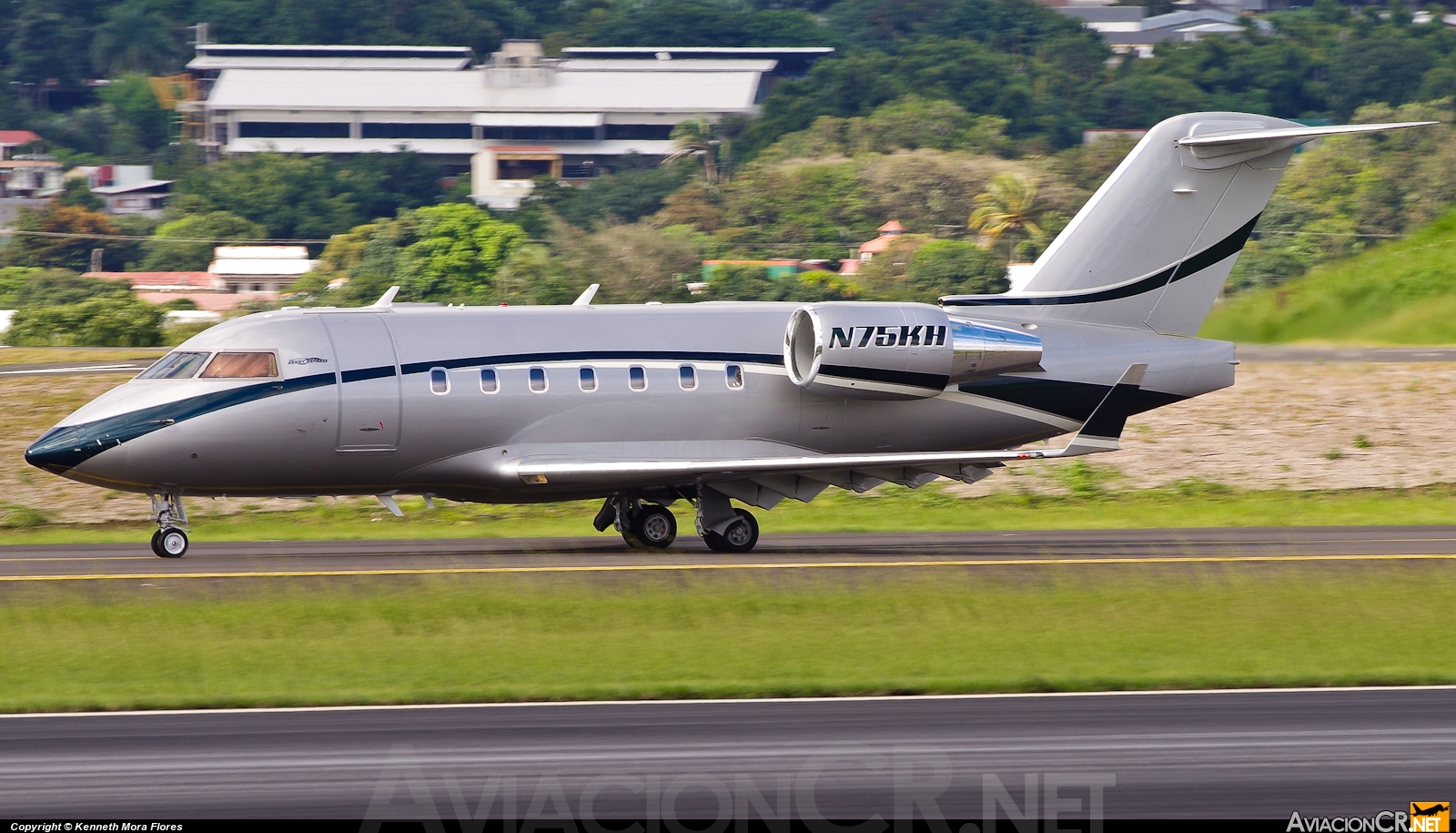 N75KH - Canadair CL-600-2B16 Challenger 604 - Privado