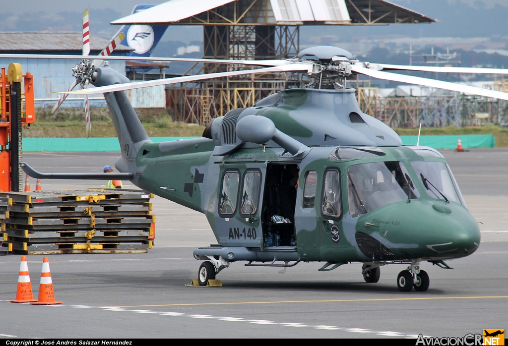 AN-140 - AgustaWestland AW139 - Servicio Nacional Aeronaval de Panamá