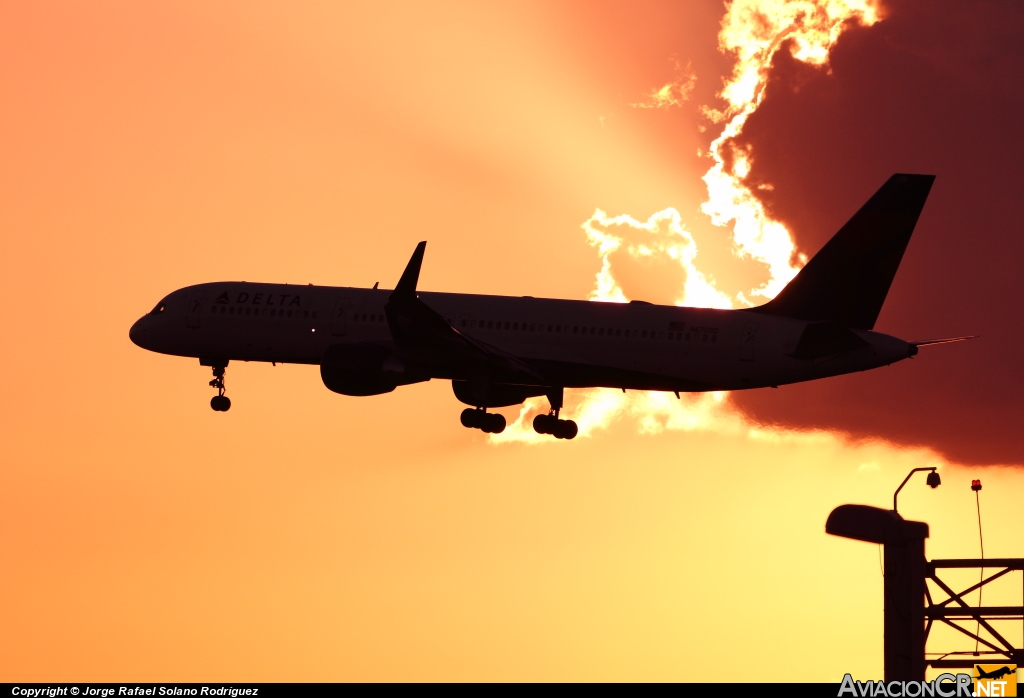 N6708D - Boeing 757-232 - Delta Airlines