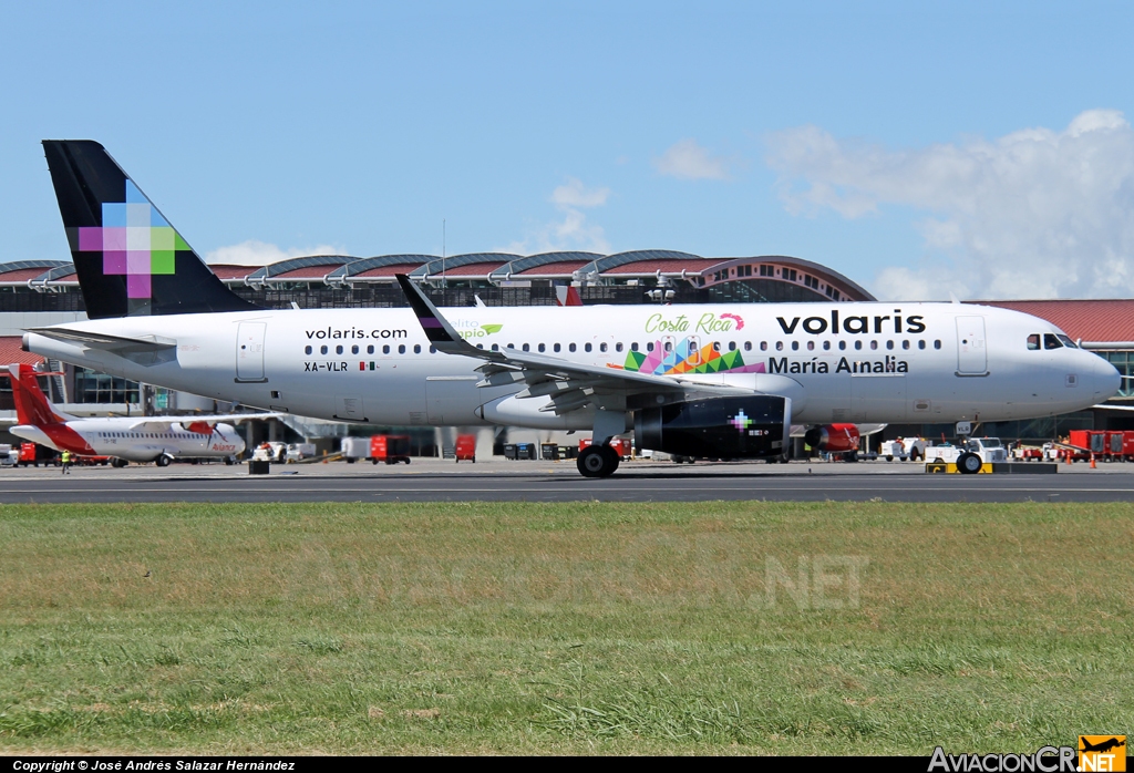 XA-VLR - Airbus A320-233 - Volaris