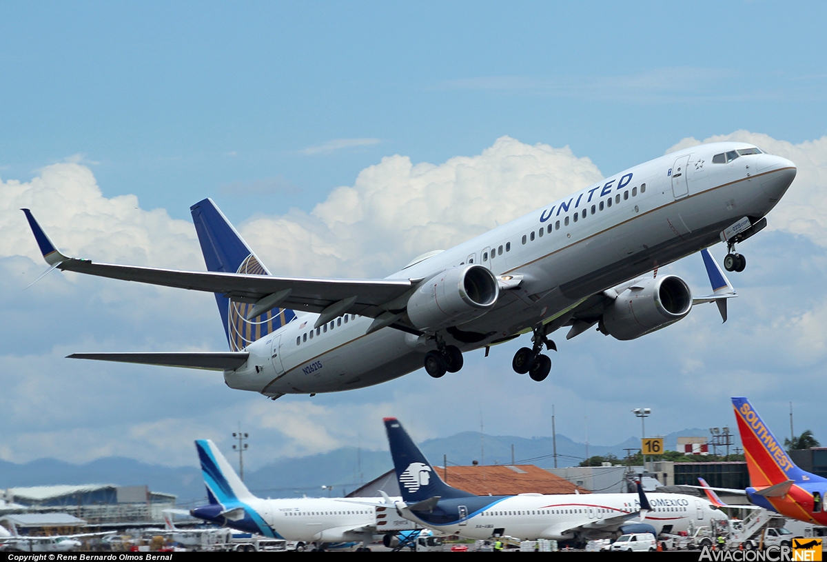 N26215 - Boeing 737-800 - United Airlines