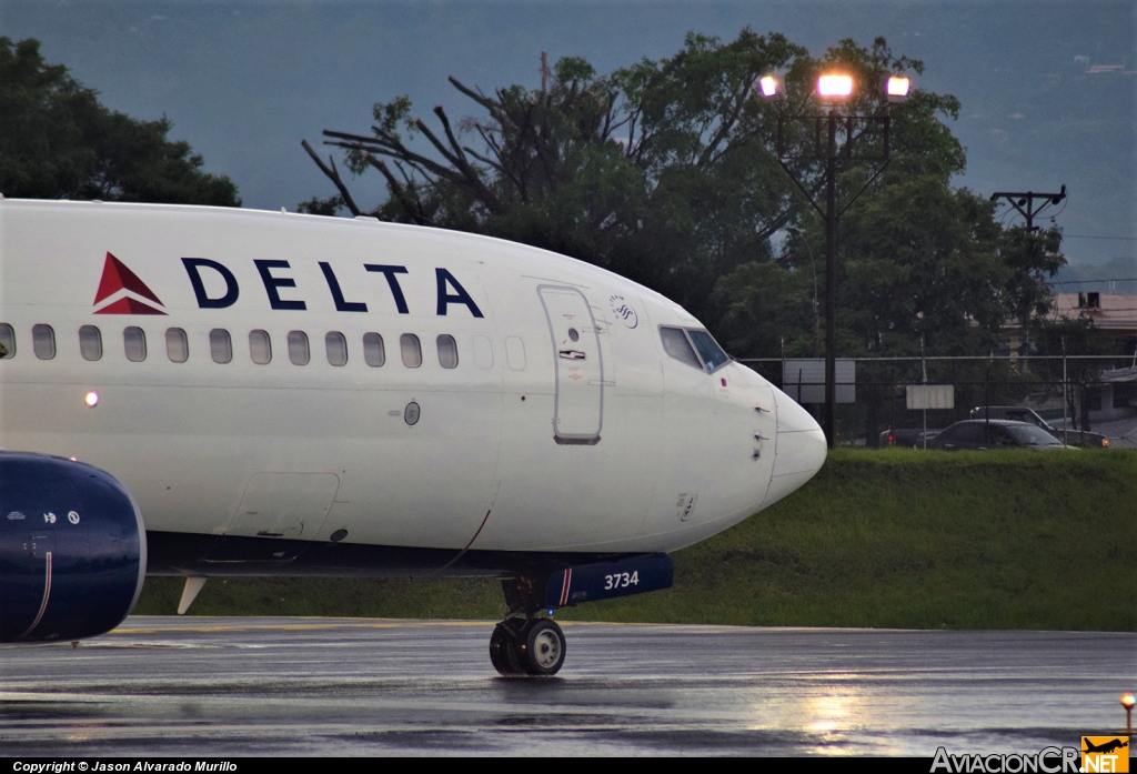 N3734B - Boeing 737-832 - Delta Shuttle