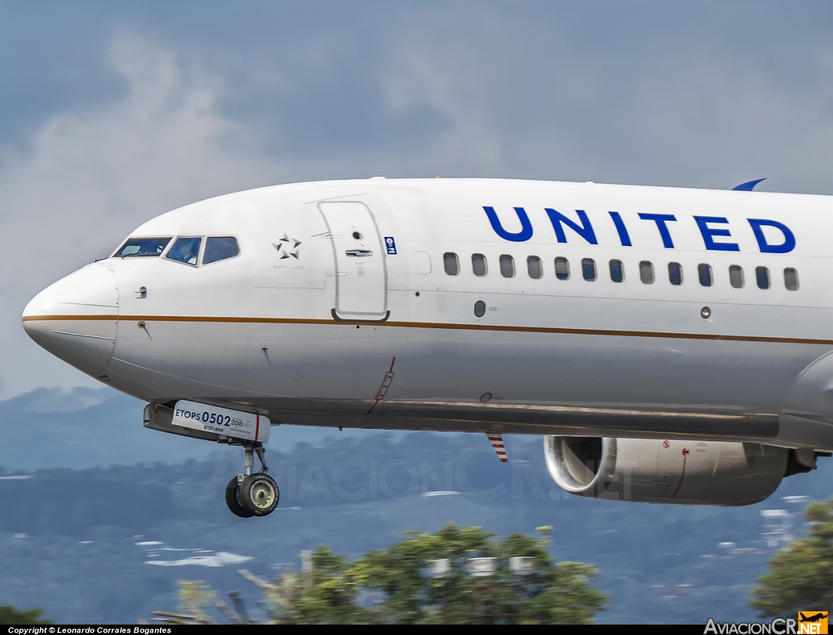 N76502 - Boeing 737-824 - United Airlines