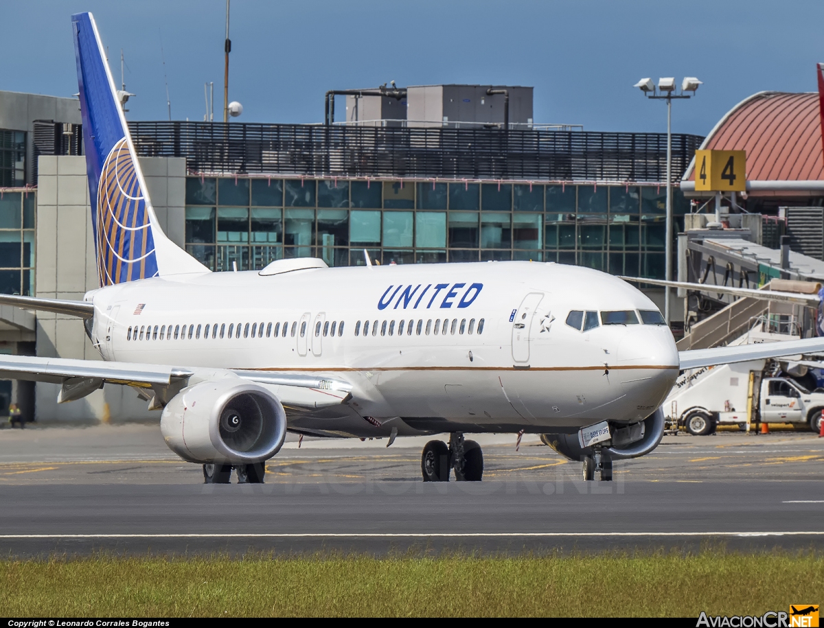 N77536 - Boeing 737-824 - United Airlines
