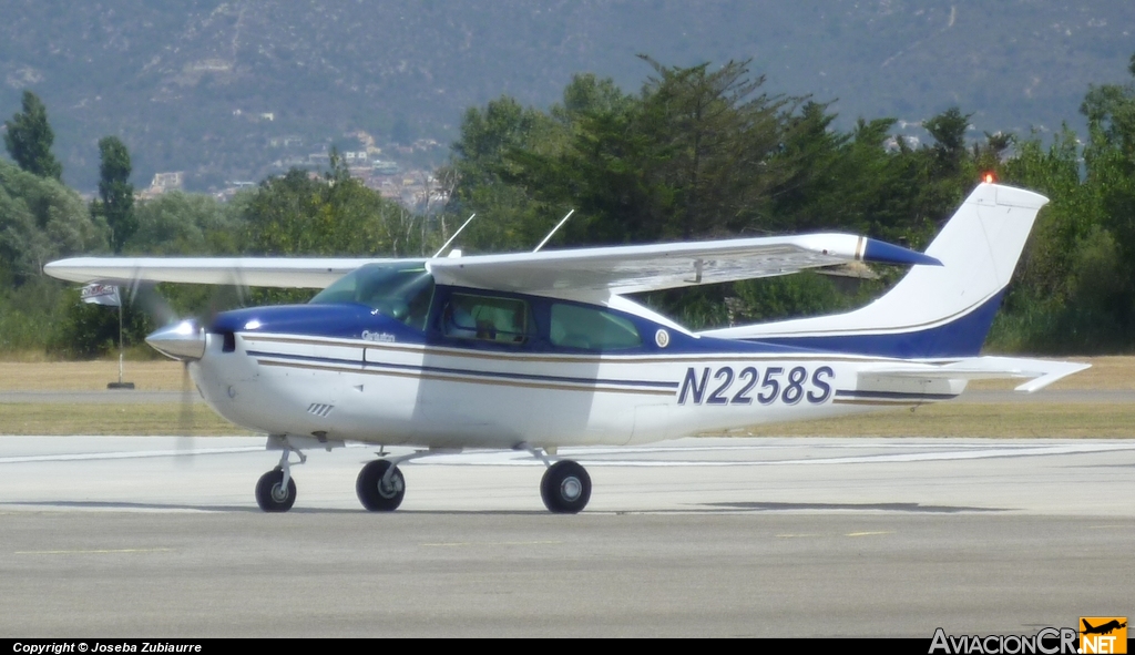 N2258S - Cessna 210L Centurion II - Privado