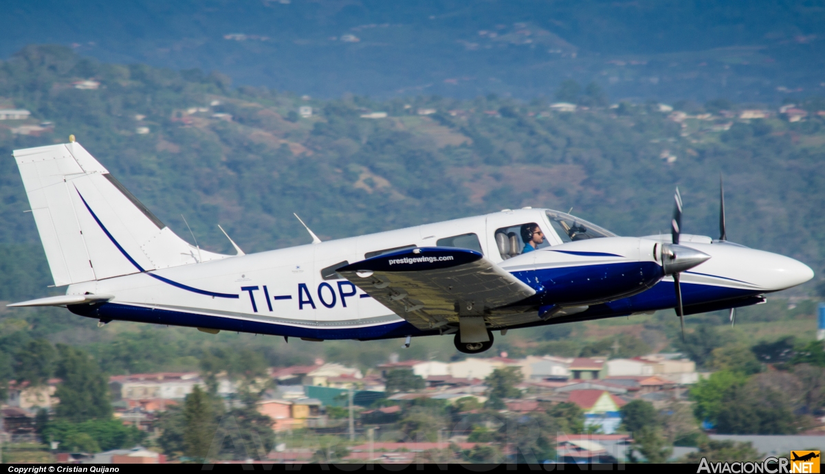 TI-AOP - Piper PA-34-200T Seneca II - Privado