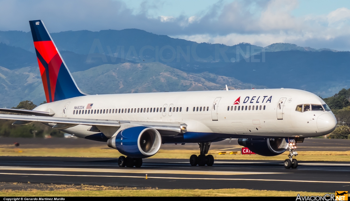 N682DA - Boeing 757-232 - Delta Airlines