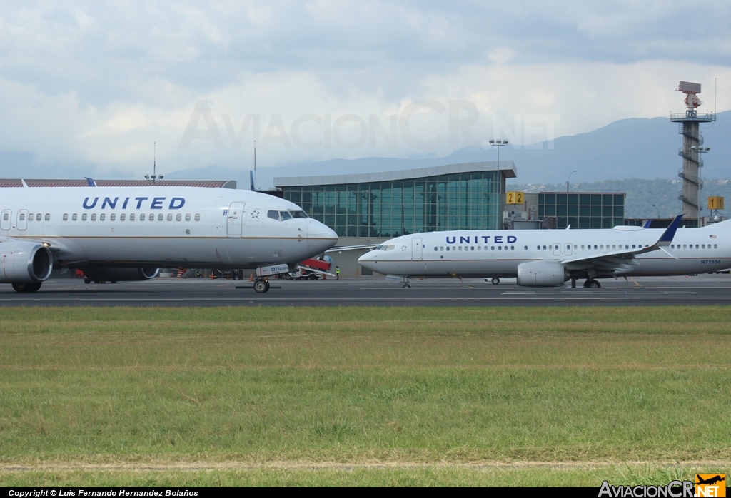 N77536 - Boeing 737-824 - United Airlines